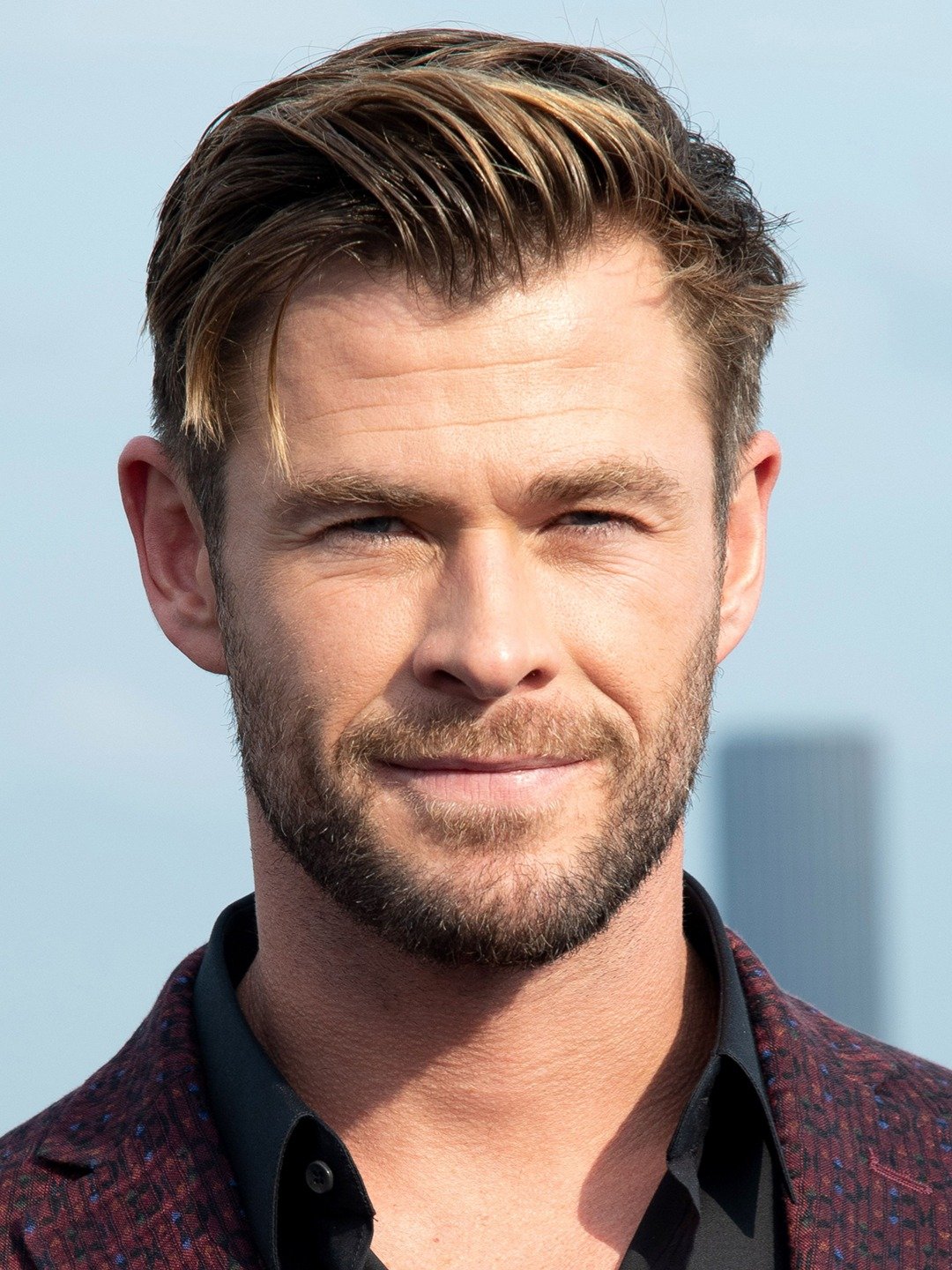 How tall is Chris Hemsworth?